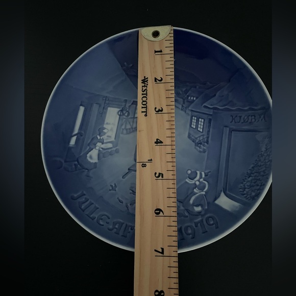 Vintage 1979 B&G Copenhagen Porcelain Christmas Plate “White Christmas” - Picture 2 of 4